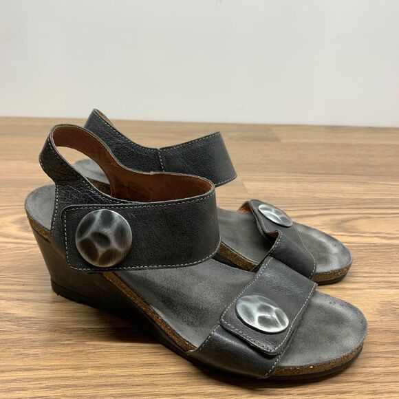 Taos Carousel 2 Floral Sandals Black Metallic Silver 38 USA 7 - 7.5 Wedge Sadals - Picture 1 of 13